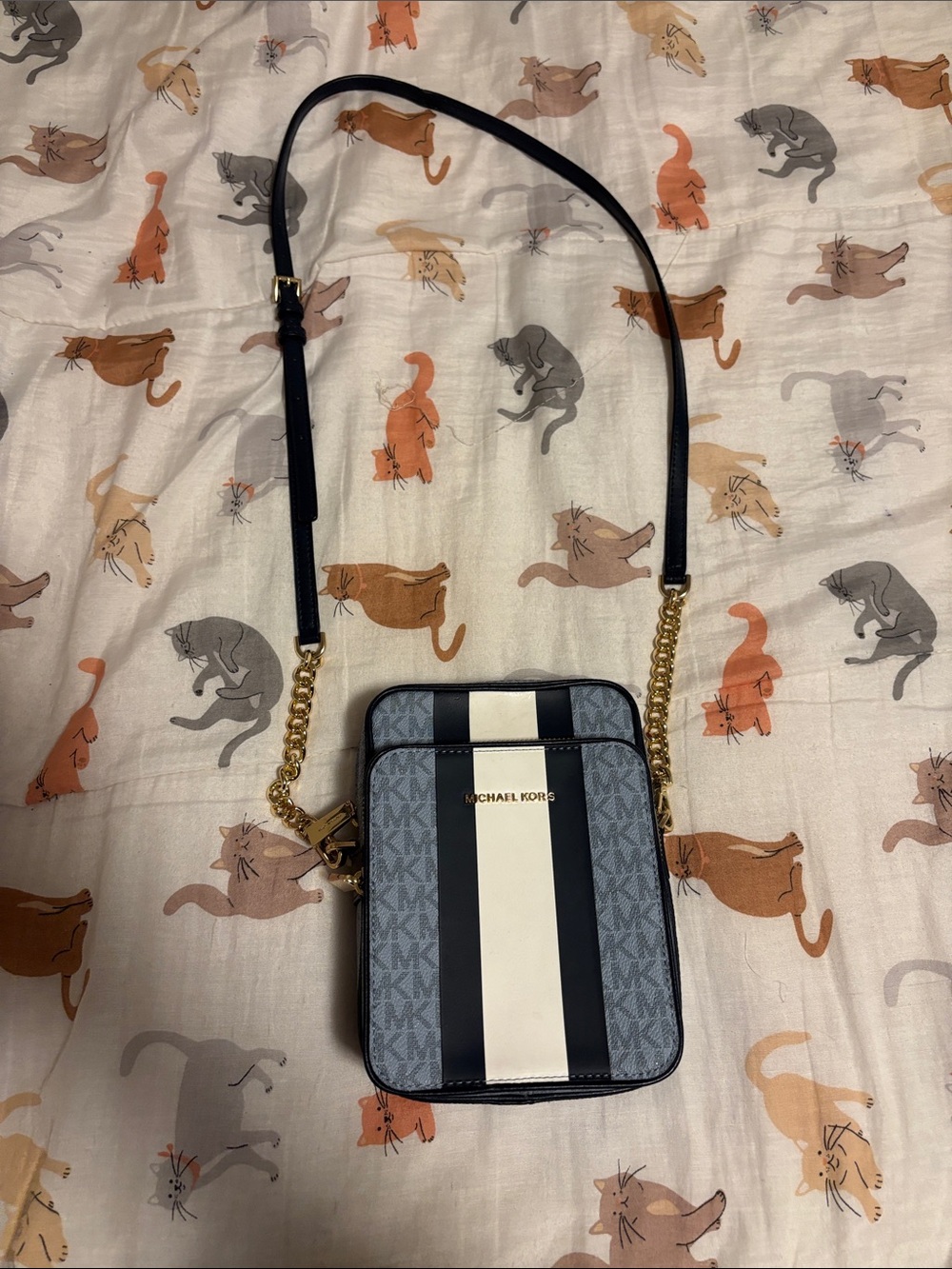 blue and white michael kors crossbody bag